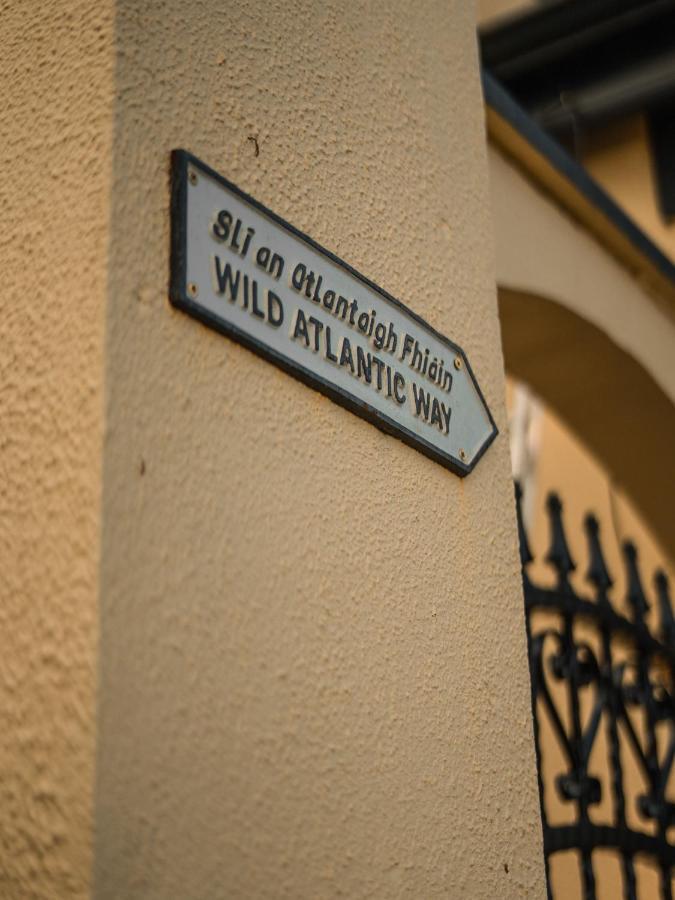The Village Inn Bohola Luaran gambar